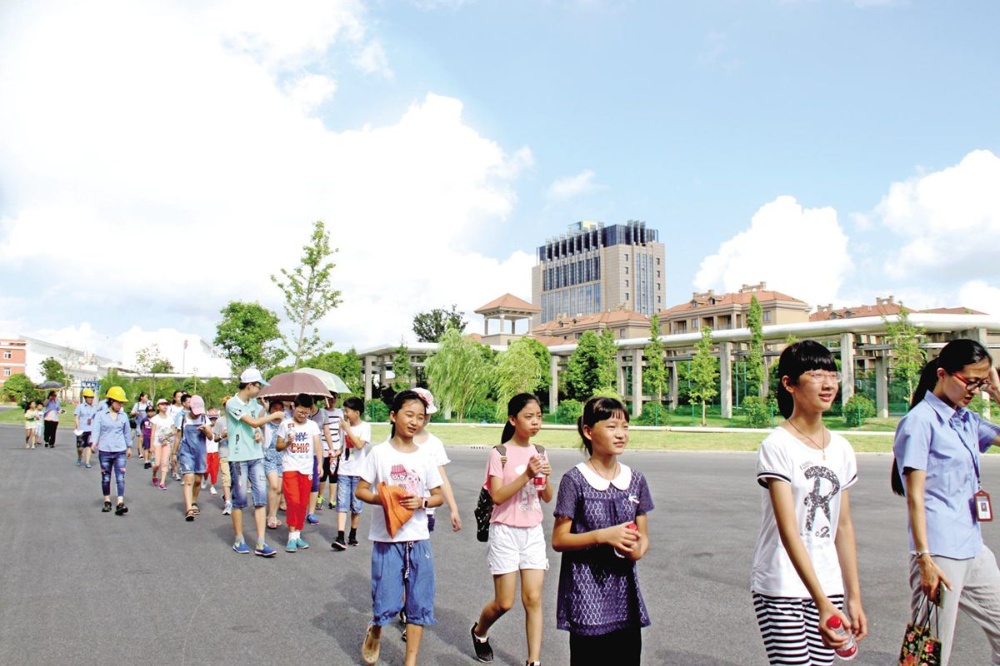 1576283243930172 首次家庭开放日活动