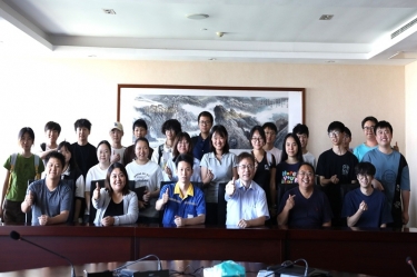 У Ӣ | УѧQQPKֽҵչʵ